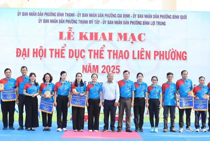 2.000 vận động viên tham gia Đại hội Thể dục Thể thao liên phường 2025 tại TPHCM - Ảnh 1.