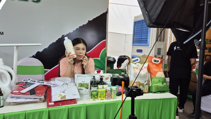 Sản phẩm xanh lên sóng livestream - Ảnh 4.