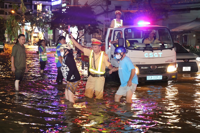 Cần Thơ dự báo ngập sâu 35 cm trong đợt triều cường đầu tháng 10 âm lịch - Ảnh 2. Cần Thơ dự báo ngập sâu 35 cm trong đợt triều cường đầu tháng 10 âm lịch - Ảnh 2.