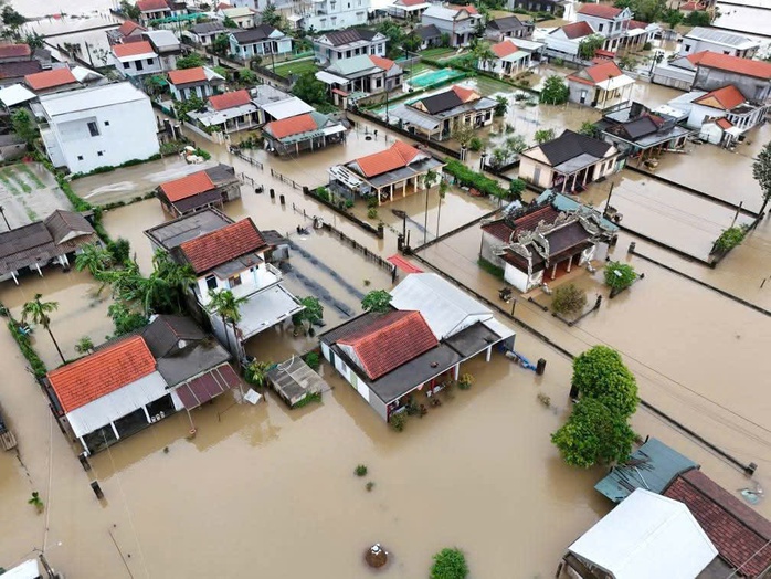 Thuỷ điện Hương Điền tăng lưu lượng xả lũ trong vòng một giờ tới - Ảnh 1.