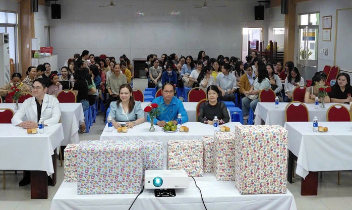 Chăm sóc sức khỏe cho giáo viên khó khăn - Ảnh 1.