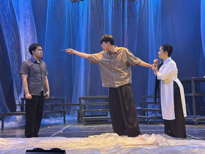 Thạc sĩ, đạo diễn Thanh Thương dốc sức cho "Cơn hồng thủy" - Ảnh 3.