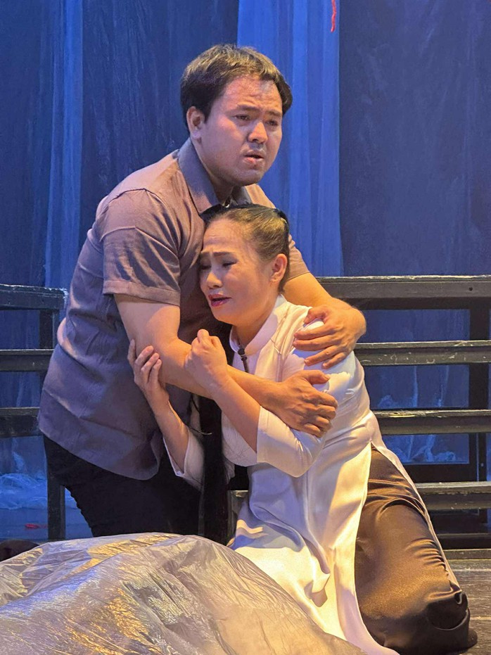 Thạc sĩ, đạo diễn Thanh Thương dốc sức cho "Cơn hồng thủy" - Ảnh 4.