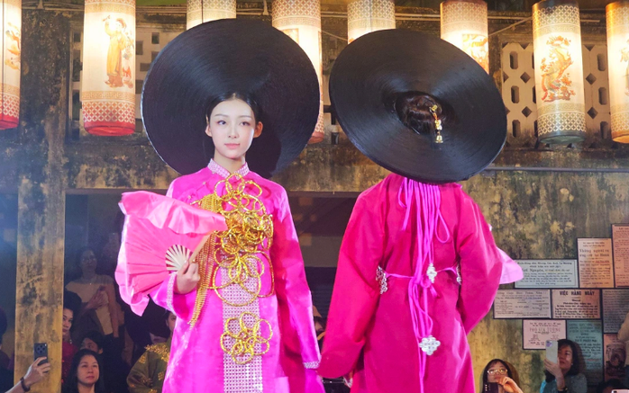 Vẻ đẹp chuẩn mực của áo dài trên phố cổ Hà Nội - Ảnh 8.