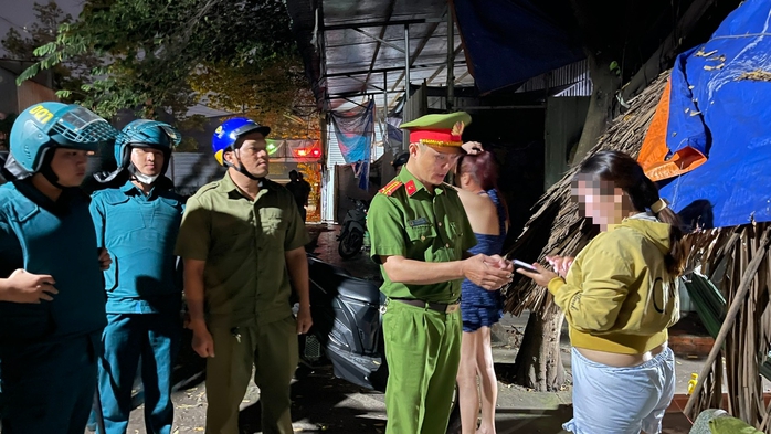 Bí mật ở những quán cà phê chòi trên đường Mỹ Phước - Tân Vạn - Ảnh 1.