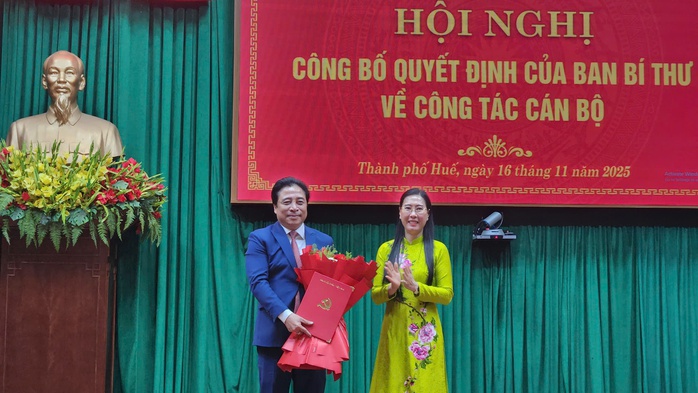 Công bố quyết định của Ban Bí thư về công tác cán bộ ở TP Huế - Ảnh 1.