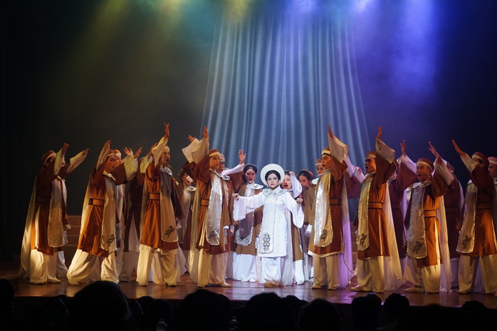 "Hồn thơ ngọc" chạm trái tim khán giả bằng hình thức thử nghiệm độc đáo - Ảnh 2.