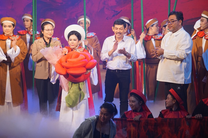 "Hồn thơ ngọc" chạm trái tim khán giả bằng hình thức thử nghiệm độc đáo - Ảnh 1.