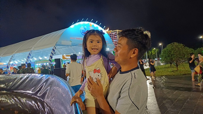 CLIP: Gay cấn cuộc thi mò cua biển Cà Mau - Ảnh 5.