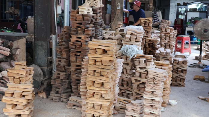 “Xóm guốc” hơn 100 năm giữa lòng đô thị - Ảnh 1.