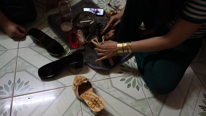 “Xóm guốc” hơn 100 năm giữa lòng đô thị - Ảnh 2.