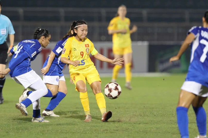 Cầu thủ 15 tuổi ngã quỵ tạo trong chiến thắng của nữ TP HCM - Ảnh 4.