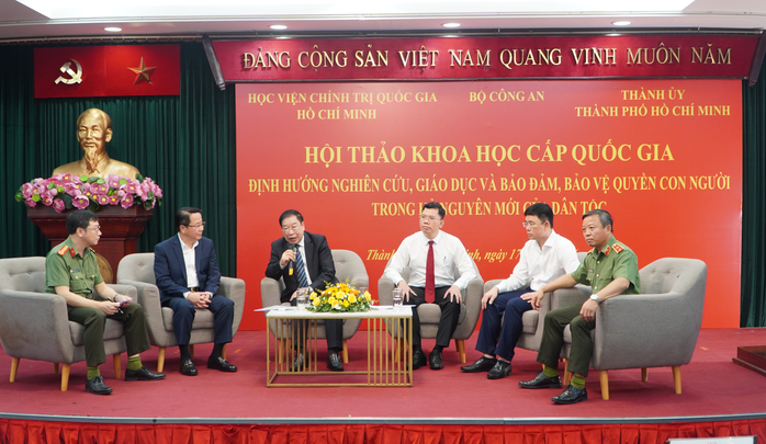 Quyền con người tại Việt Nam: Cán bộ công an nhường vắc xin COVID - 19 cho phạm nhân - Ảnh 3. Quyền con người tại Việt Nam: Cán bộ công an nhường vắc xin COVID - 19 cho phạm nhân - Ảnh 3.