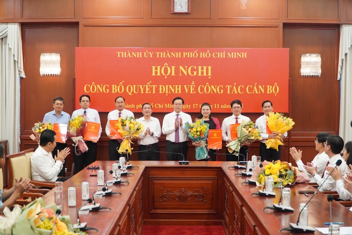 Thành ủy TP HCM điều động nhiều cán bộ về phường, xã để "tác chiến ngay" - Ảnh 1.