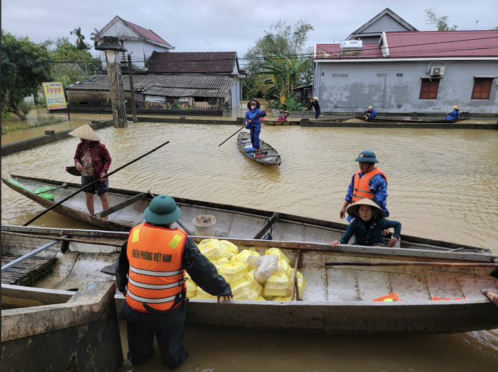 Mỹ công bố viện trợ khẩn cấp cho Việt Nam sau các cơn bão liên tiếp - Ảnh 1.