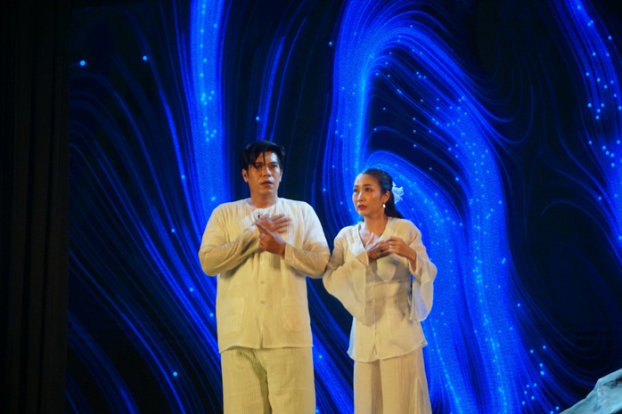 "Nguyệt Hạ" – Hành trình của lòng yêu nghề và khát vọng trẻ hóa sân khấu của NSND Hồng Vân - Ảnh 5.