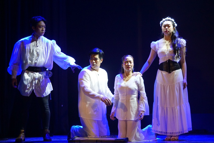 "Nguyệt Hạ" – Hành trình của lòng yêu nghề và khát vọng trẻ hóa sân khấu của NSND Hồng Vân - Ảnh 8.