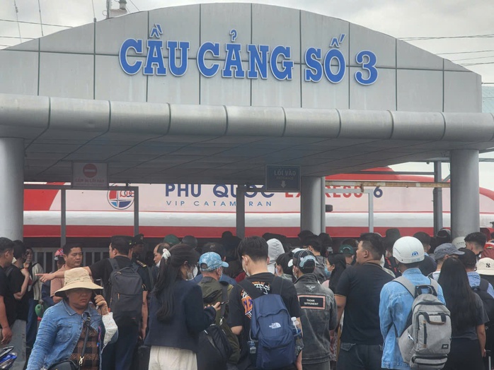 Các hãng tàu cao tốc đi Phú Quốc đua nhau giảm giá - Ảnh 1.