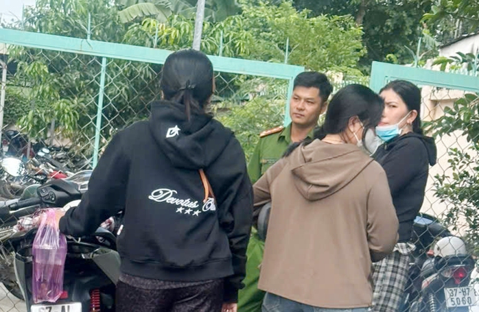 Nạn nhân đường dây hụi online "khủng" ở TP HCM nói được đồng nghiệp rủ chơi vì biết thiếu nợ - Ảnh 1.