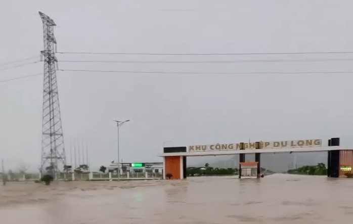 EVNCPC chủ động cắt điện gần 31.000 khách hàng do mưa lớn, ngập lụt tại miền Trung – Tây Nguyên - Ảnh 3.