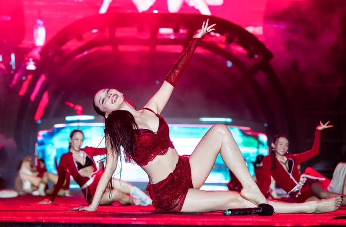 Tóc Tiên - Biểu tượng gợi cảm của V-biz - Ảnh 2.