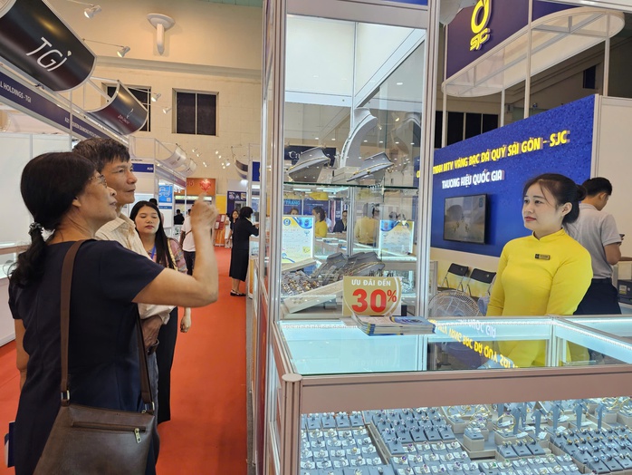 Giá vàng giảm , SJC ngừng giao dịch vàng miếng trực tuyến vào ngày 18 - 11 - Ảnh 2. Giá vàng giảm , SJC ngừng giao dịch vàng miếng trực tuyến vào ngày 18 - 11 - Ảnh 2.