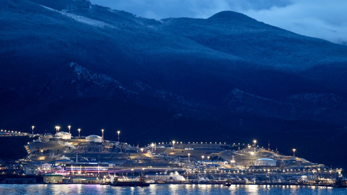 Ukraine tấn công nhà máy lọc dầu Nga, giá dầu thế giới biến động - Ảnh 1.