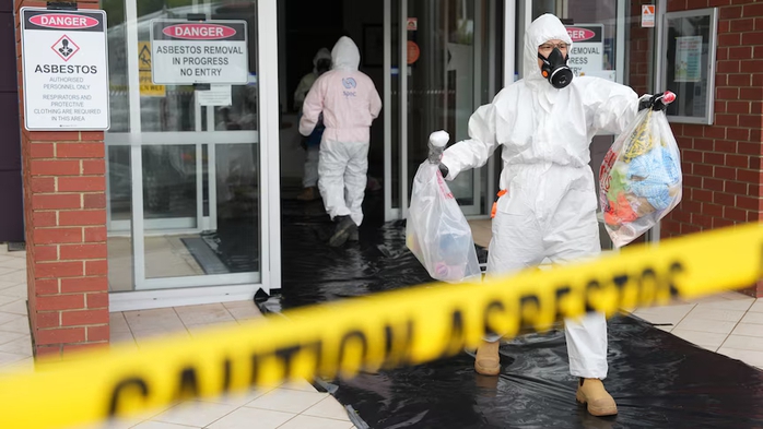 Nhiều trường ở Úc và New Zealand đóng cửa vì nguy cơ ô nhiễm amiăng - Ảnh 1.