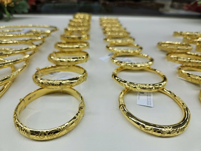 Giá vàng hôm nay 17 - 11: Tăng trở lại theo đà phục hồi của đồng USD - Ảnh 2. Giá vàng hôm nay 17 - 11: Tăng trở lại theo đà phục hồi của đồng USD - Ảnh 2.