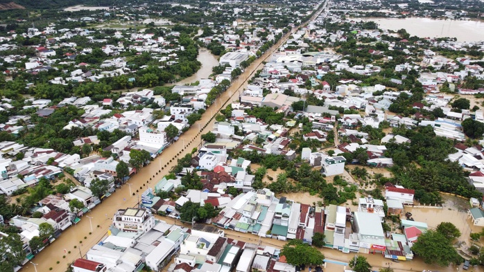 Khánh Hòa: 24 giờ tới lũ rút chậm, đã có 8 người chết, mất tích, 19 người bị thương - Ảnh 3.