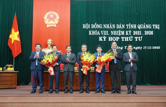 Quảng Trị có tân Chủ tịch UBND tỉnh Lê Hồng Vinh và Phó Chủ tịch Lê Văn Bảo - Ảnh 1. Quảng Trị có tân Chủ tịch UBND tỉnh Lê Hồng Vinh và Phó Chủ tịch Lê Văn Bảo - Ảnh 1.