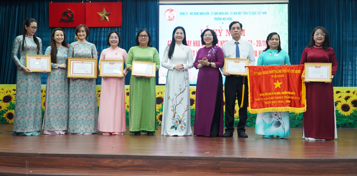 Ấm áp lễ kỷ niệm ngày Nhà giáo tại quê hương của "cụ tổ ngành giáo dục Nam Kỳ" - Ảnh 6.