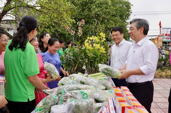Xây dựng xã Bình Chánh, TP HCM phát triển từ sức mạnh đoàn kết - Ảnh 5.