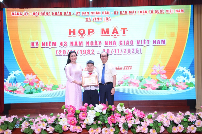 Nhiều địa phương tri ân đội ngũ nhà giáo nhân kỉ niệm 43 năm Ngày Nhà giáo Việt Nam - Ảnh 6.