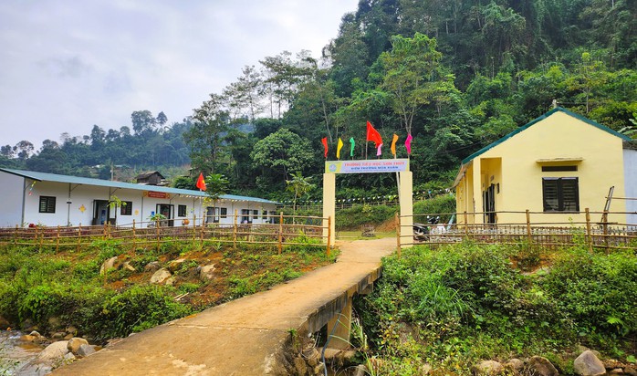 DỰNG TRƯỜNG, XÂY ĐIỂM TỰA BIÊN CƯƠNG: Sẽ thôi "học nhờ, ở đậu" - Ảnh 1. DỰNG TRƯỜNG, XÂY ĐIỂM TỰA BIÊN CƯƠNG: Sẽ thôi "học nhờ, ở đậu" - Ảnh 1.