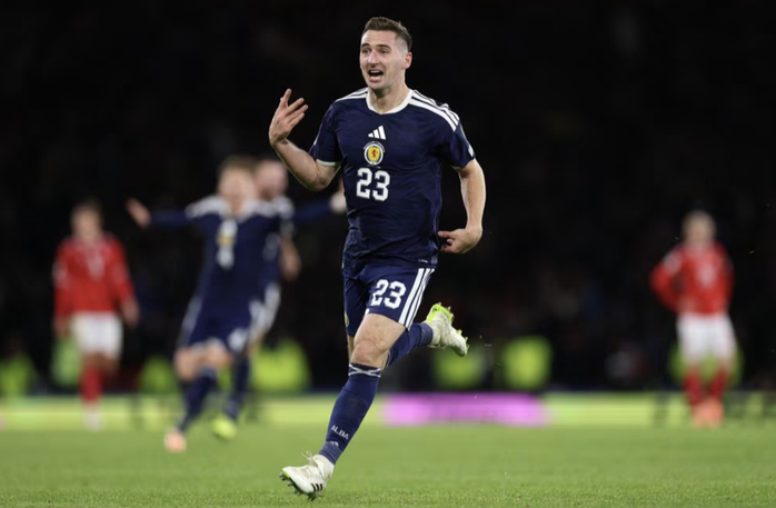 Thắng nghẹt thở Đan Mạch, "ngựa ô" Scotland góp mặt  World Cup sau 28 năm - Ảnh 8.