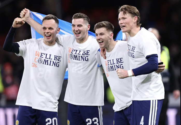 Thắng nghẹt thở Đan Mạch, "ngựa ô" Scotland góp mặt  World Cup sau 28 năm - Ảnh 10.