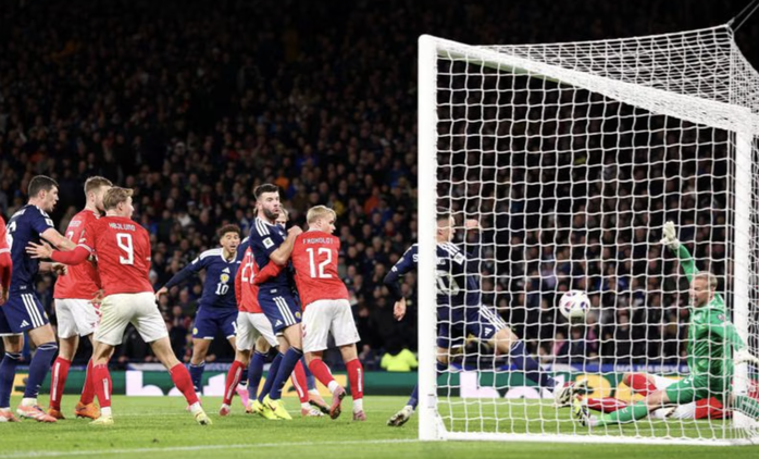 Thắng nghẹt thở Đan Mạch, "ngựa ô" Scotland góp mặt  World Cup sau 28 năm - Ảnh 5.