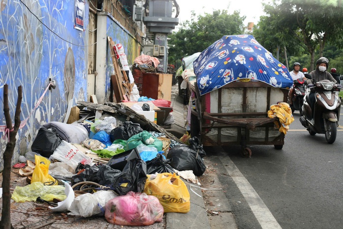 - Ảnh 1. Bãi rác Đa Phước đổi giờ tiếp nhận, TP HCM có nguy cơ tồn rác - Ảnh 2.