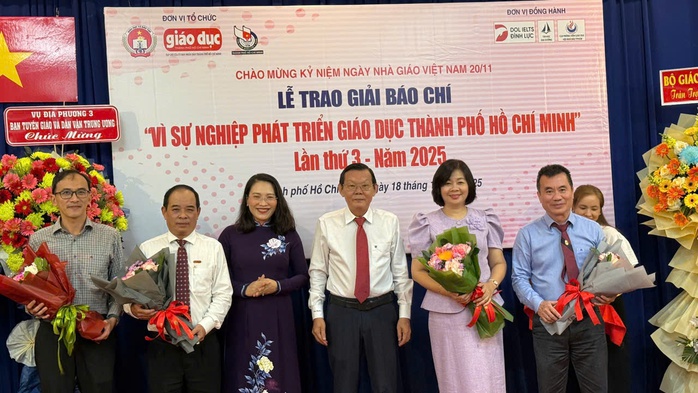 Trao giải báo chí vì sự nghiệp phát triển giáo dục TP HCM - Ảnh 1.