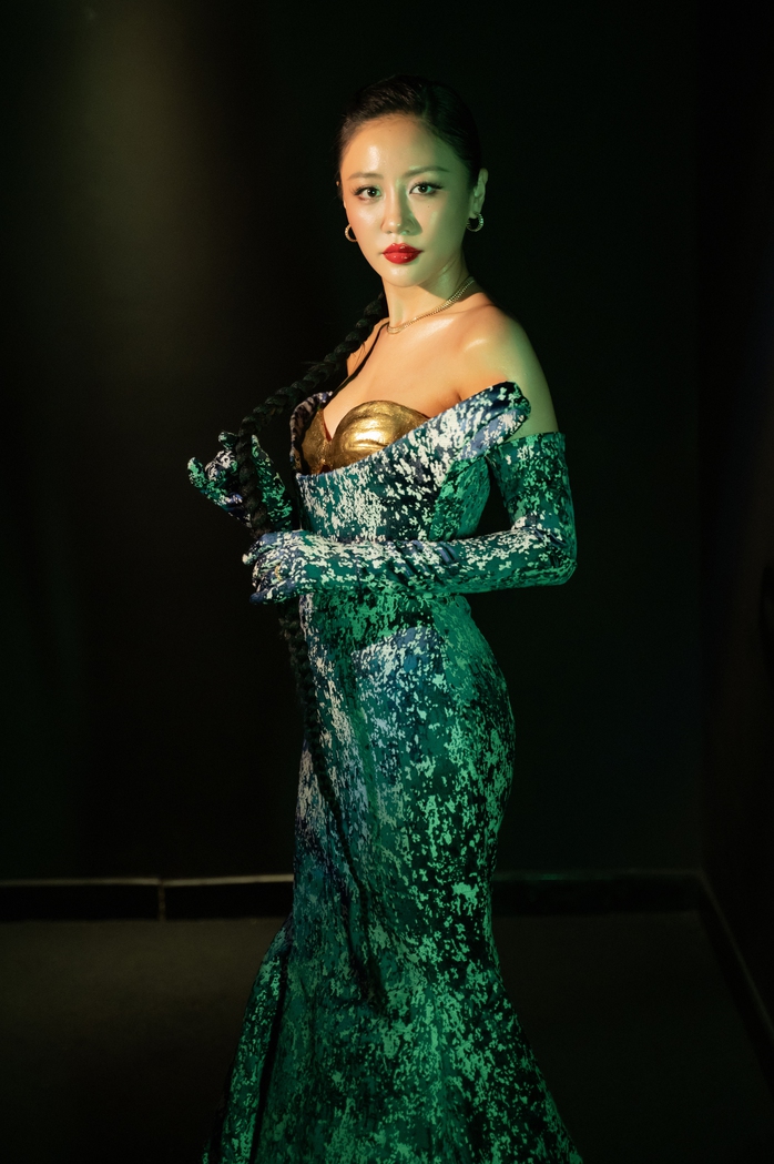 Bùng nổ sự kết hợp lần đầu của Văn Mai Hương cùng Chi Pu, Hà Trần - Ảnh 2.