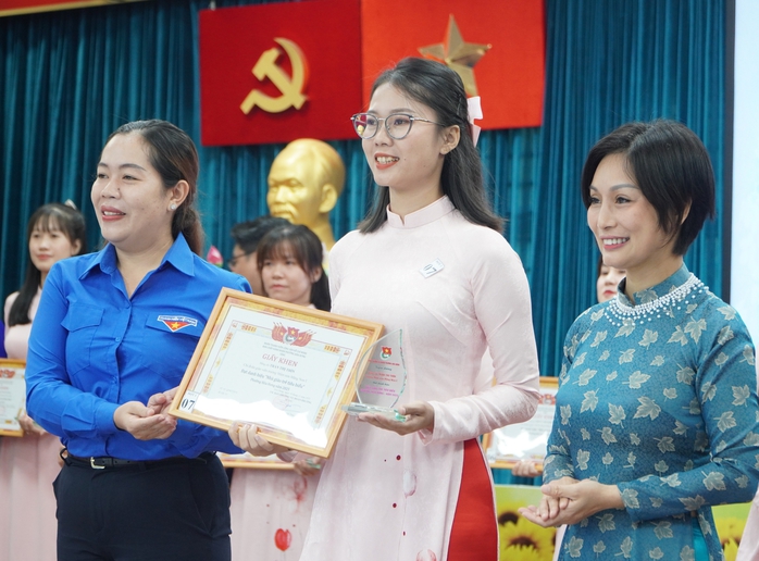 Ấm áp lễ kỷ niệm ngày Nhà giáo tại quê hương của "cụ tổ ngành giáo dục Nam Kỳ" - Ảnh 5.