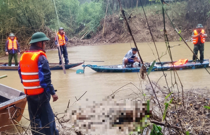 Tìm được thi thể người đàn ông bị lũ cuốn ở Đà Nẵng - Ảnh 1.