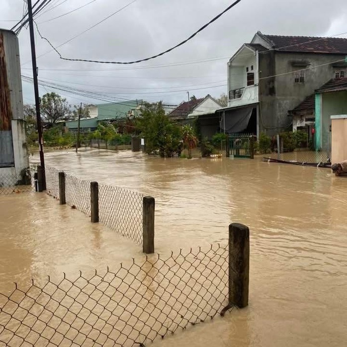 Mưa lũ chia cắt nhiều khu vực ở Gia Lai, hàng trăm hộ dân bị cô lập - Ảnh 1. Mưa lũ chia cắt nhiều khu vực ở Gia Lai, hàng trăm hộ dân bị cô lập - Ảnh 1.