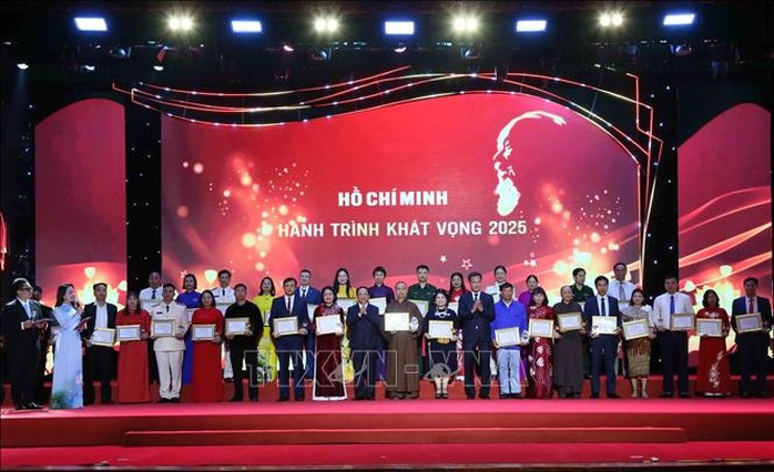 Giao lưu học tập và làm theo phong cách Hồ Chí Minh tại Hưng Yên năm 2025 - Ảnh 1. Giao lưu học tập và làm theo phong cách Hồ Chí Minh tại Hưng Yên năm 2025 - Ảnh 1.