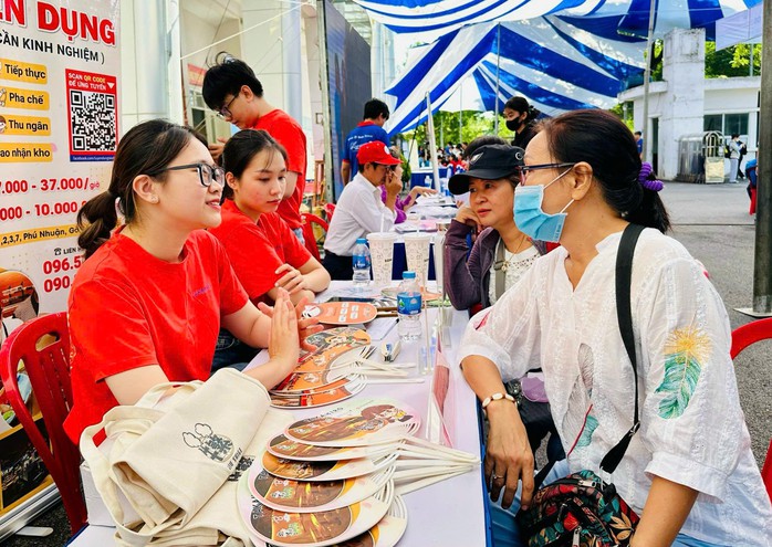 Người lao động có phải đóng BHXH khi làm việc nhiều nơi, mỗi nơi vài giờ/ngày? - Ảnh 1.