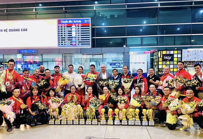 Ngày về rạng rỡ của đội tuyển thể hình với ngôi á quân thế giới - Ảnh 3.