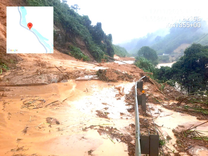 Khuyến cáo tài xế không đi qua đèo Lò Xo vì sạt lở - Ảnh 1.