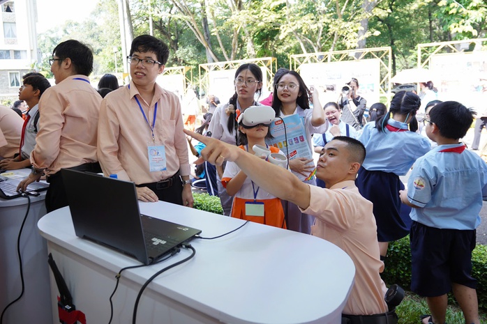 Dấu ấn 50 năm ngành GD-ĐT TP HCM: Xây dựng TP thành trung tâm giáo dục lớn của cả nước và khu vực  - Ảnh 6.