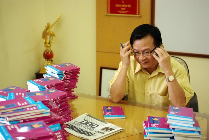 Cuộc thi "Viết & Vlog: Kính Vạn Hoa mở ra thế giới…" kỷ niệm 30 năm bộ sách ra mắt - Ảnh 1.